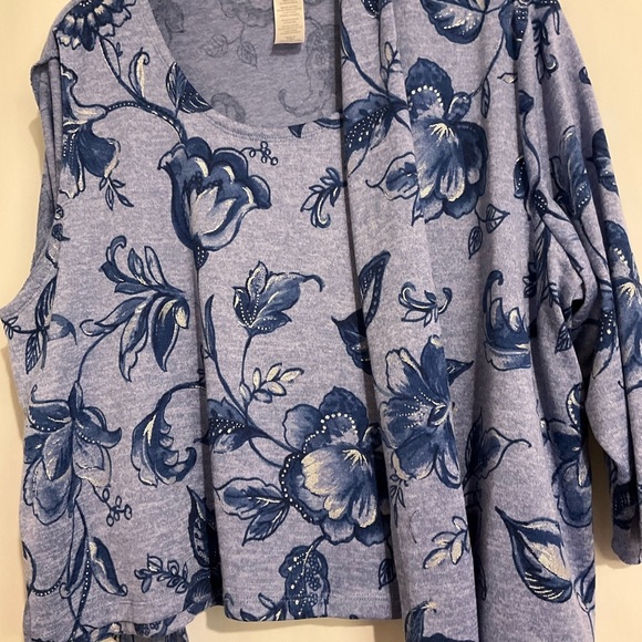Alfred Dunner Jacket & Top 2 Fer Blue Floral PXL Top & Sweater - Picture 4 of 7